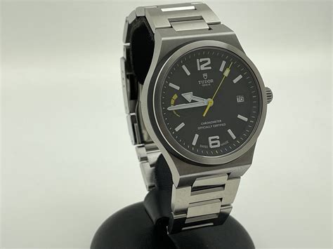 used tudor north flag